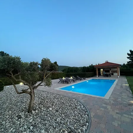 וילה Luxury Royal *